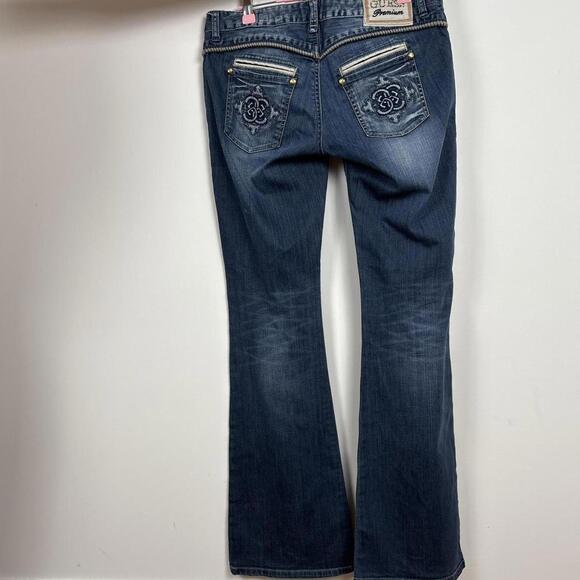 Vintage Guess low rise flare leg dark wash jeans with super cool back pockets. - Picture 5 of 6